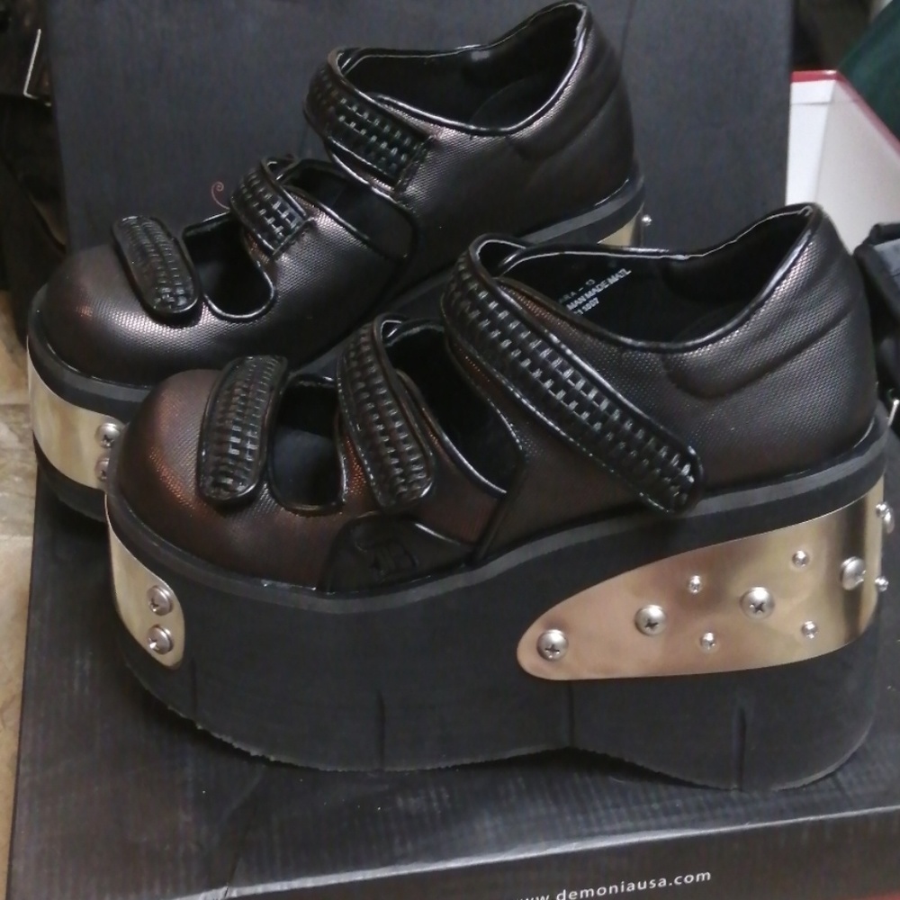 Demonia Platforms